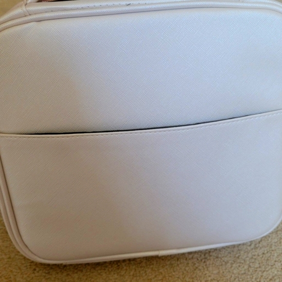 Monat Glow on the Go Travel Case - Picture 6 of 7